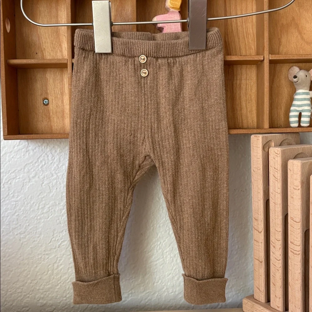 Colored Organics Cream Cotton Bodysuit + Zara Tan Knit Leggings